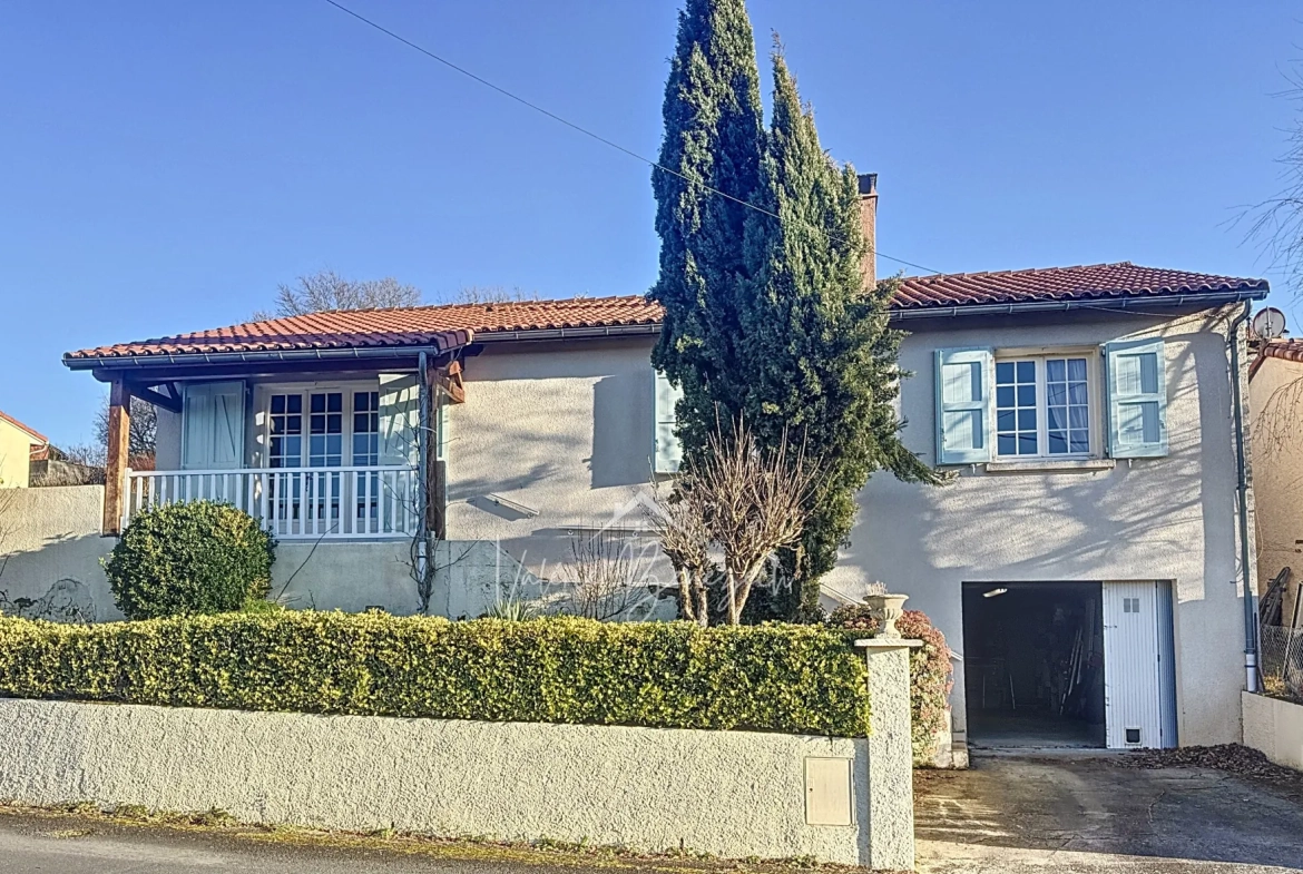 Maison lumineuse T4 avec garage et vue dégagée à Saint-Rome-de-Cernon 
