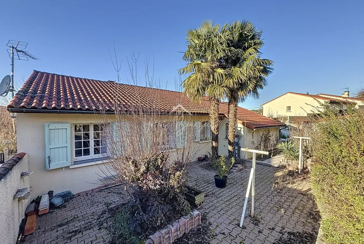 Maison lumineuse T4 avec garage et vue dégagée à Saint-Rome-de-Cernon 