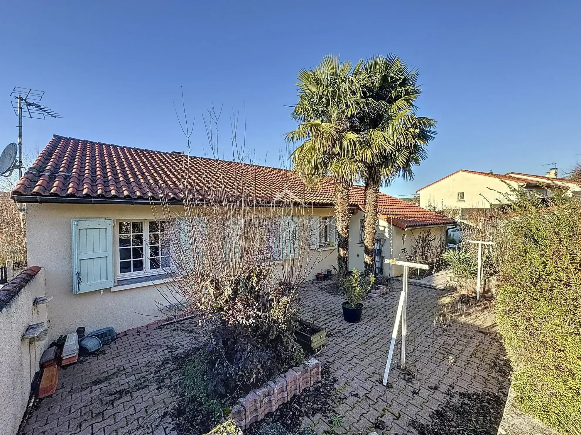Maison lumineuse T4 avec garage et vue dégagée à Saint-Rome-de-Cernon 