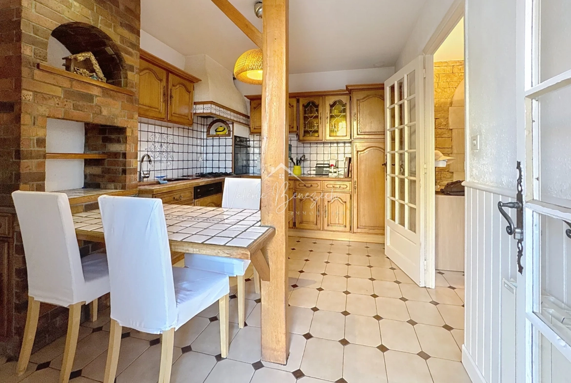 Maison lumineuse T4 avec garage et vue dégagée à Saint-Rome-de-Cernon 