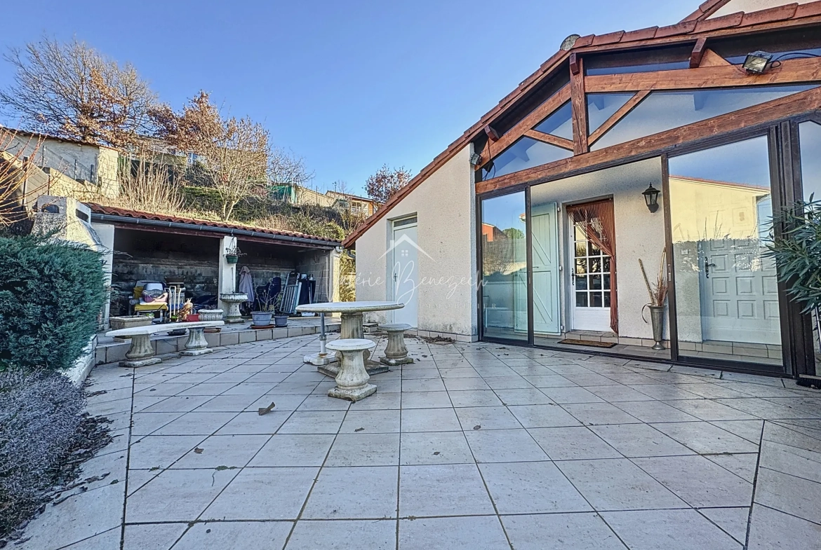 Maison lumineuse T4 avec garage et vue dégagée à Saint-Rome-de-Cernon 