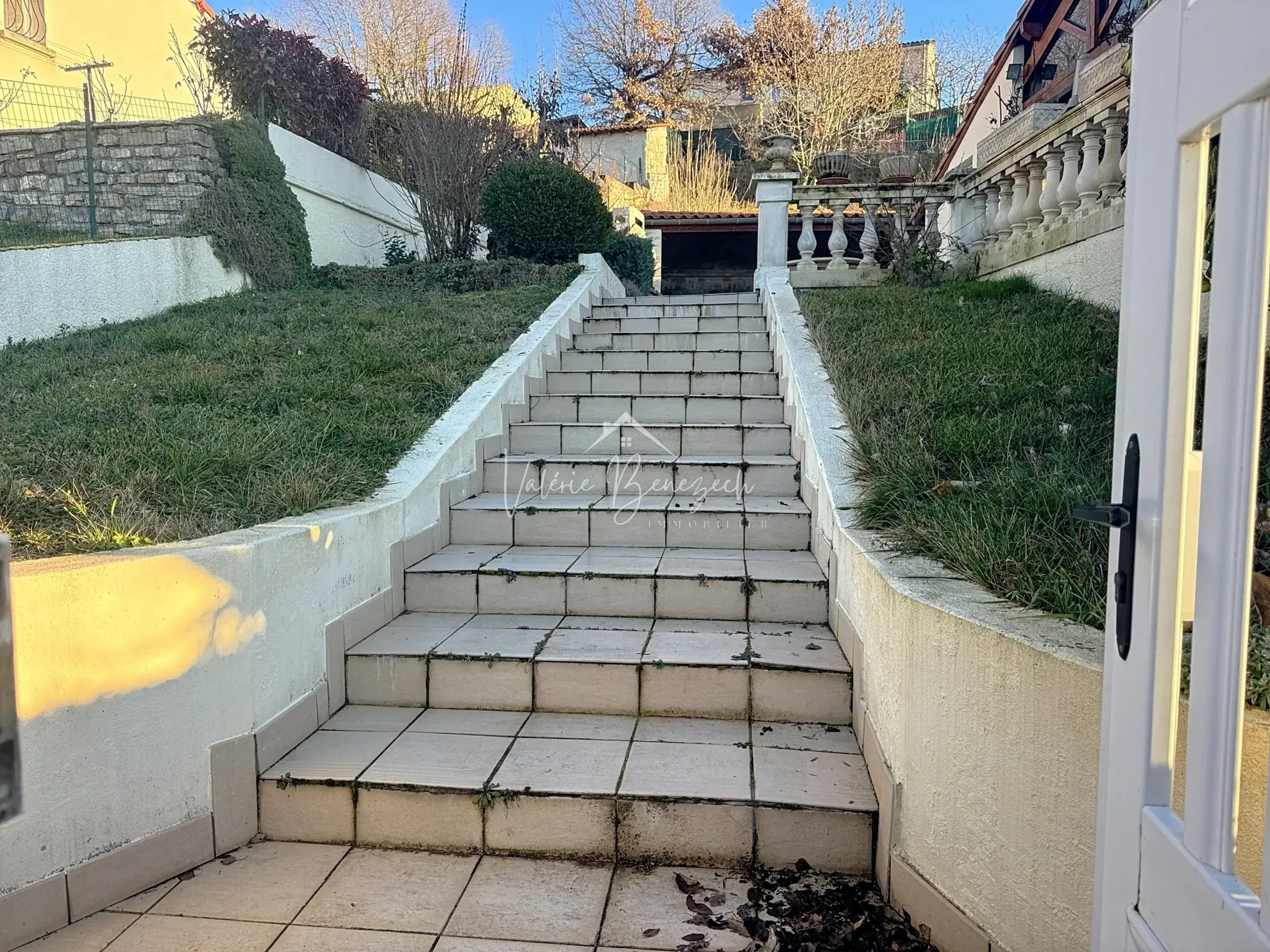Maison lumineuse T4 avec garage et vue dégagée à Saint-Rome-de-Cernon 