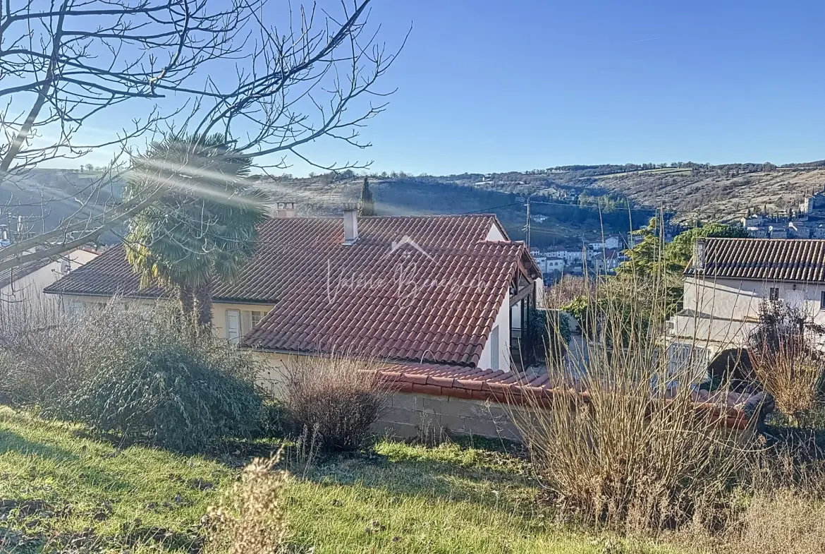 Maison lumineuse T4 avec garage et vue dégagée à Saint-Rome-de-Cernon 