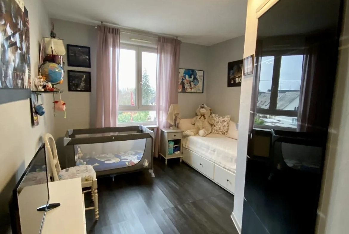 Appartement lumineux de 114m² avec terrasse et garage à Bartenheim 