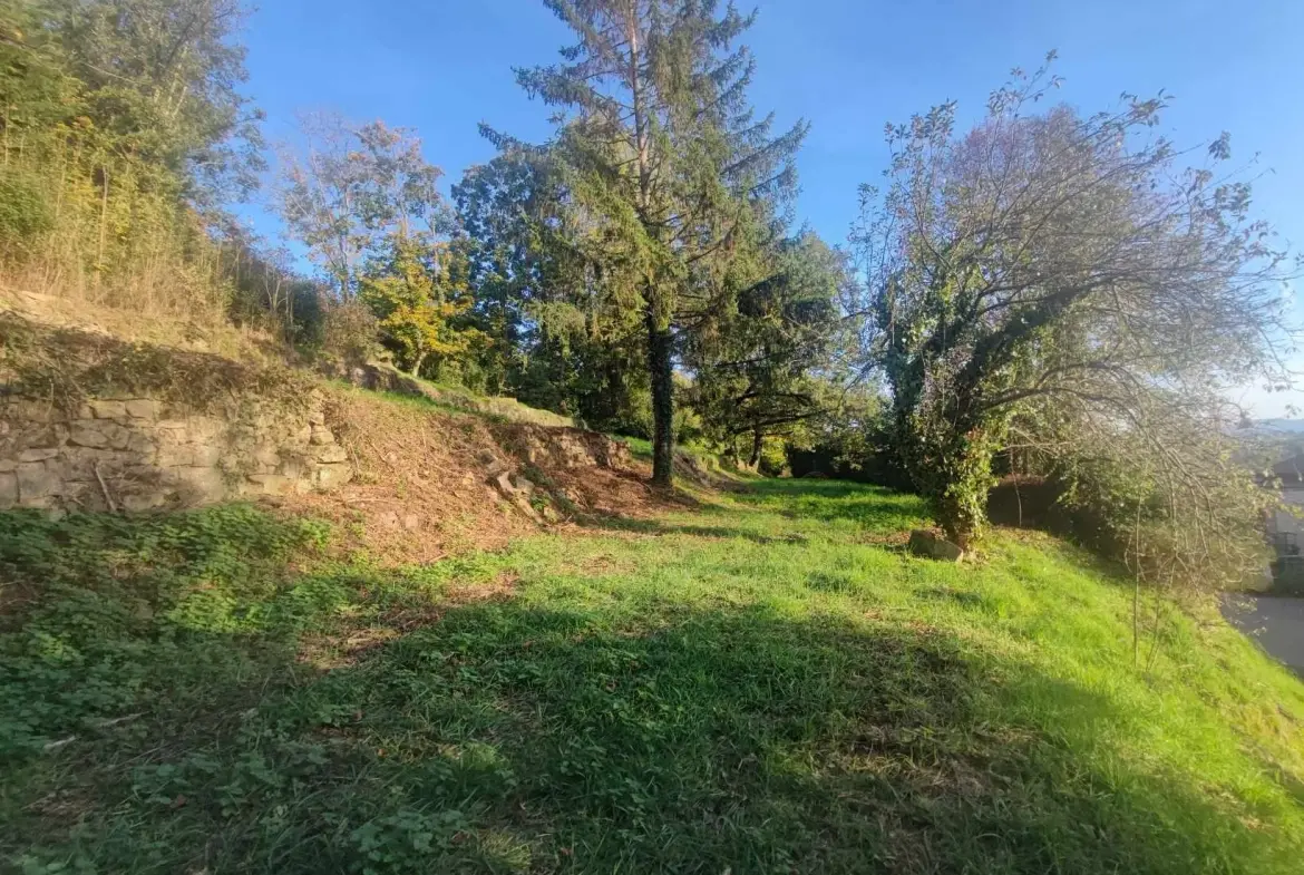 Terrain constructible de 500 m² avec vue à Châteauneuf de Vernoux 