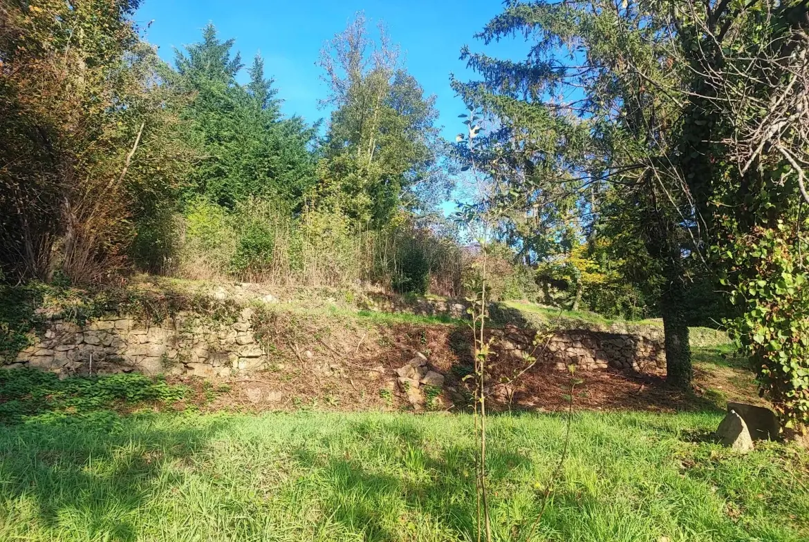 Terrain constructible de 500 m² avec vue à Châteauneuf de Vernoux 