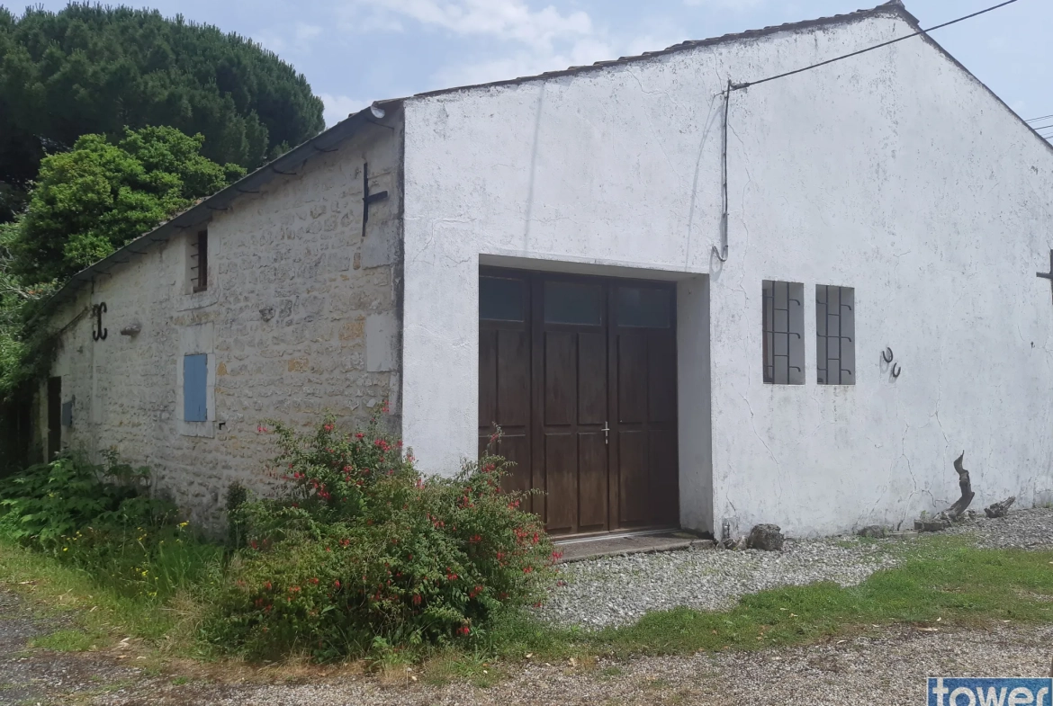 Maison à rénover de 115 m2 à Saint-Germain-du-Seudre proche Royan 