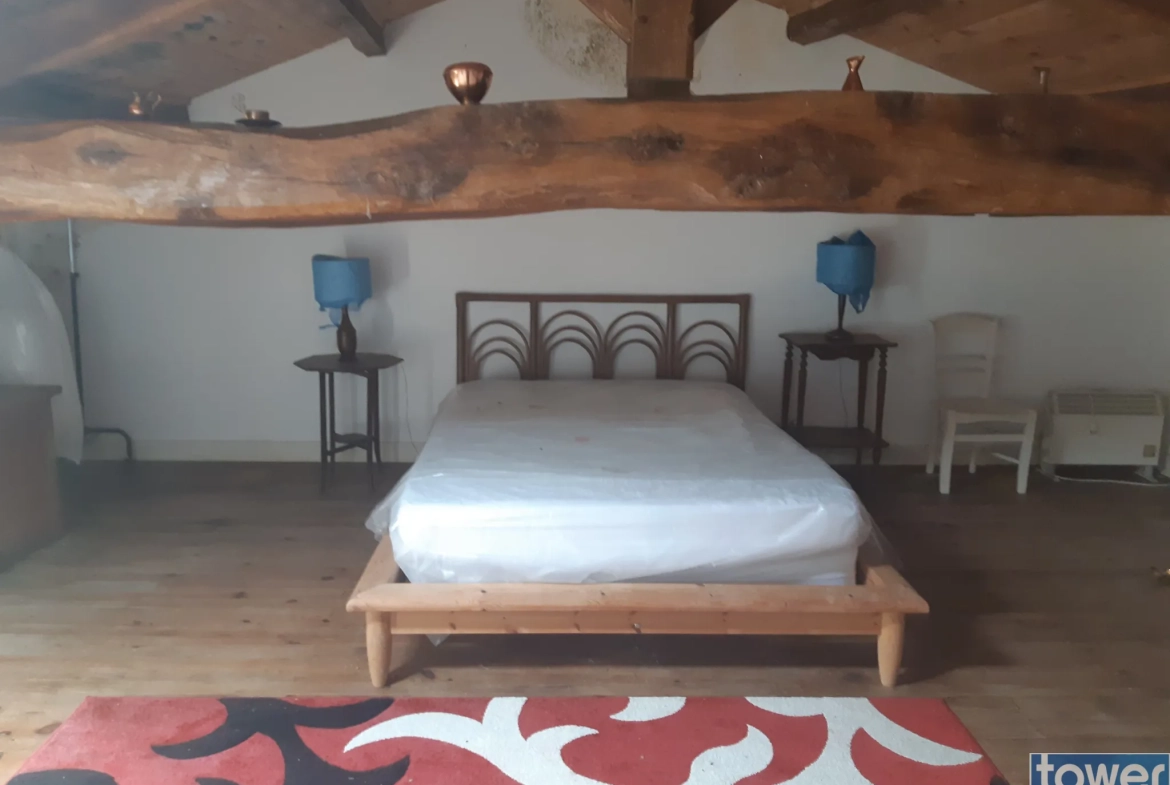 Maison à rénover de 115 m2 à Saint-Germain-du-Seudre proche Royan 