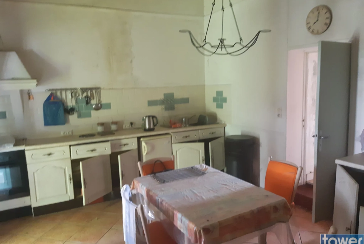 Maison à rénover de 115 m2 à Saint-Germain-du-Seudre proche Royan 