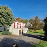 Maison semi-enterrée avec dépendance et grand terrain à Roumazières-Loubert