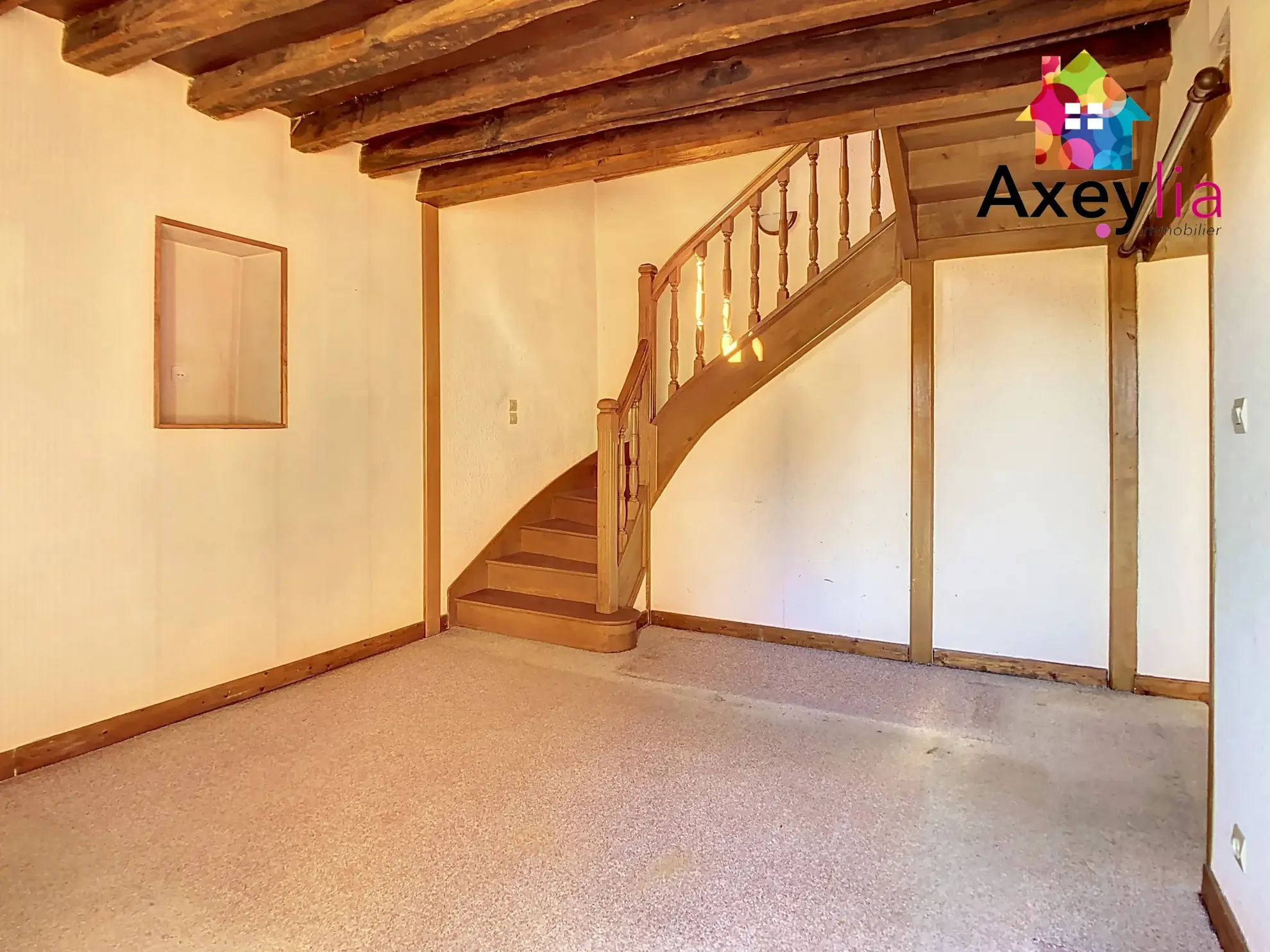 Maison de village à Saint-Agnan avec jardin et garage - 128 m² 