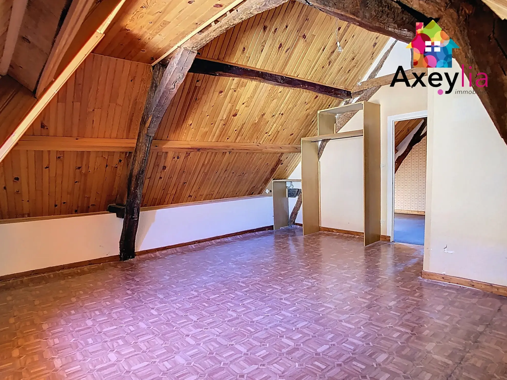 Maison de village à Saint-Agnan avec jardin et garage - 128 m² 