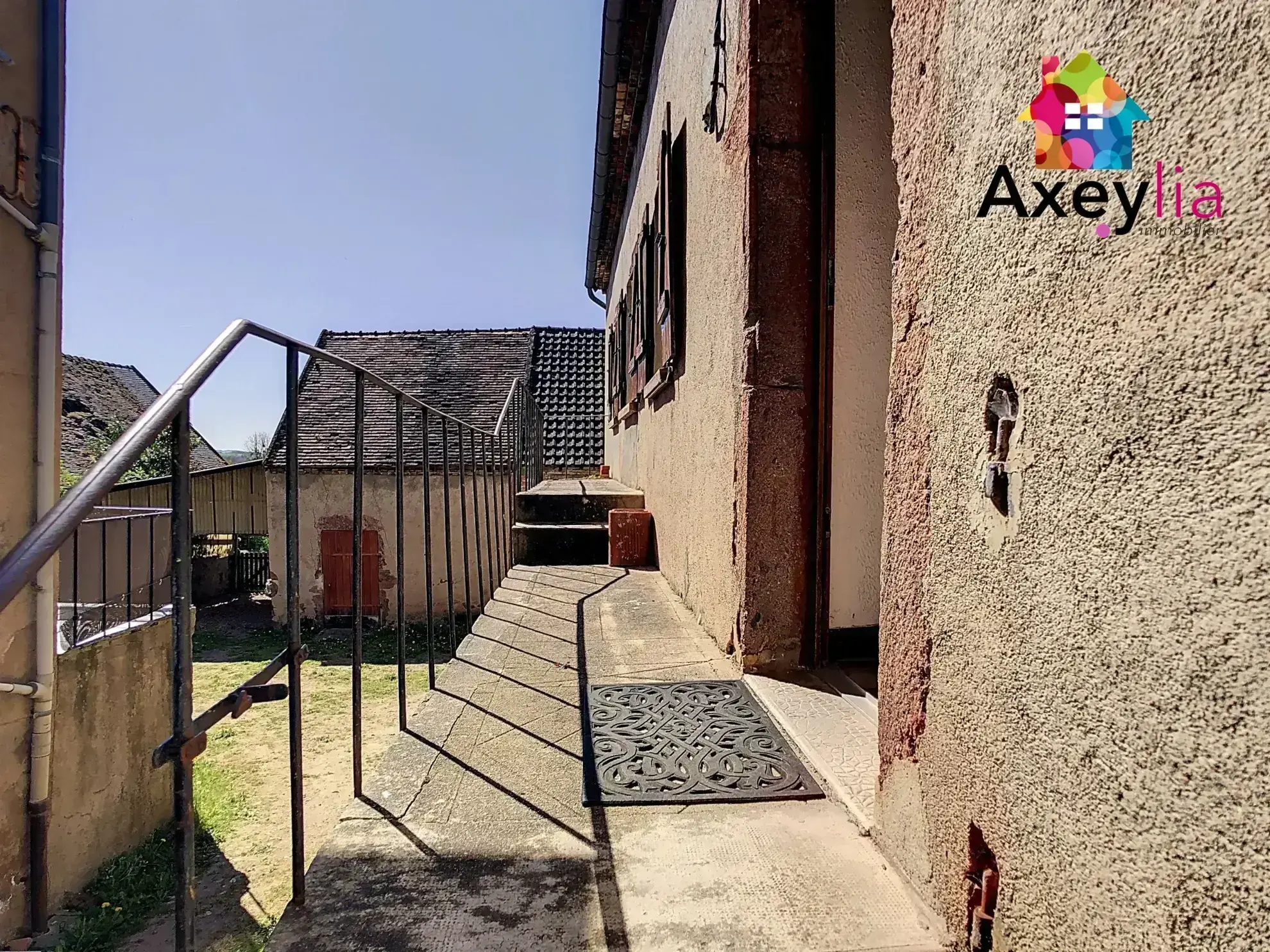 Maison de village à Saint-Agnan avec jardin et garage - 128 m² 