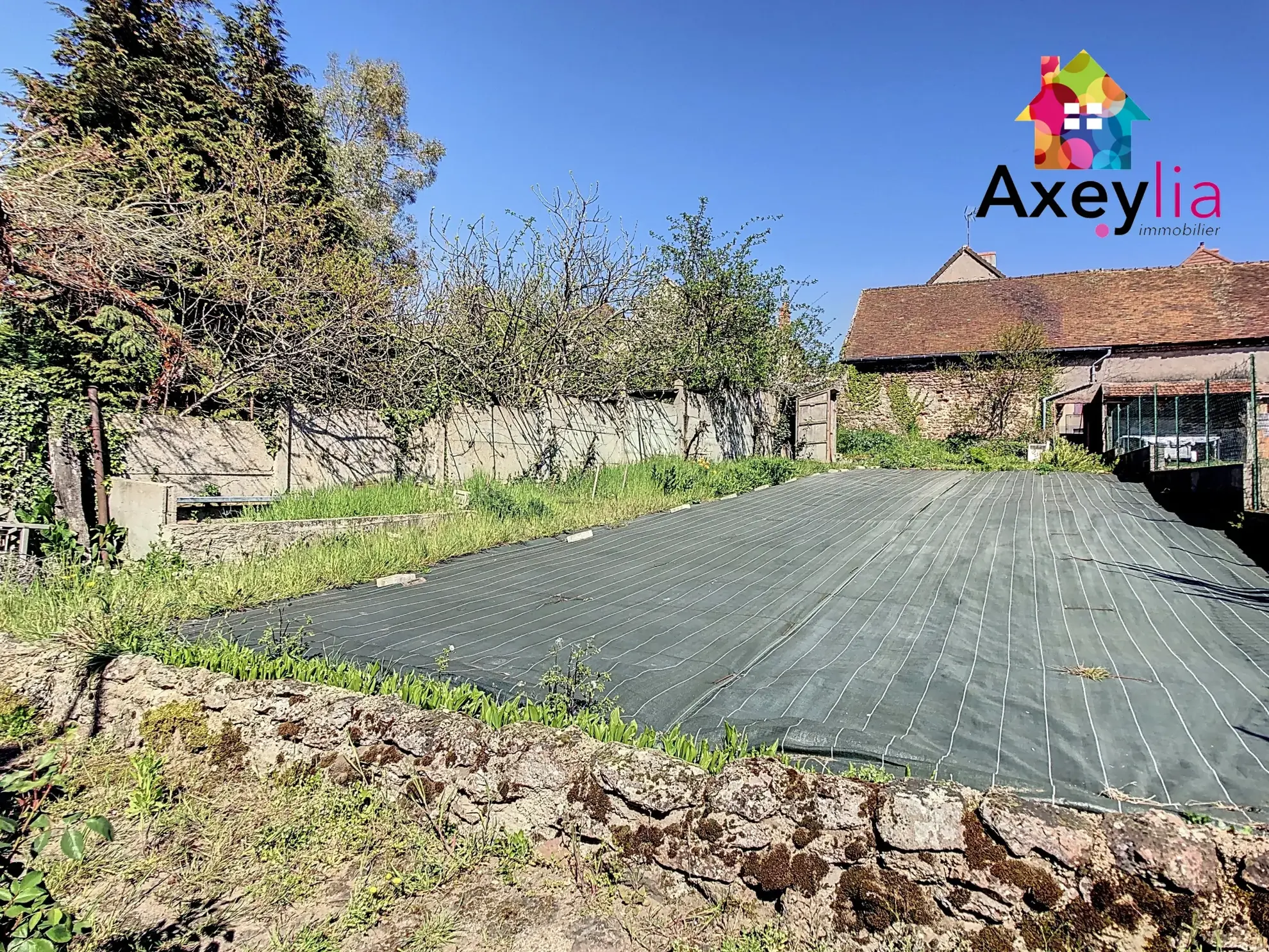 Maison de village à Saint-Agnan avec jardin et garage - 128 m² 