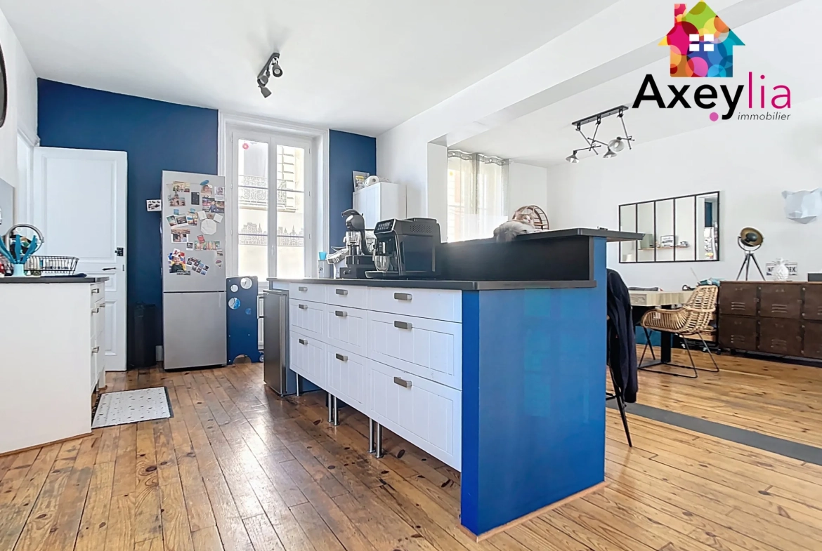 Maison de ville rénovée avec terrasse et garage à Roanne proche gare 