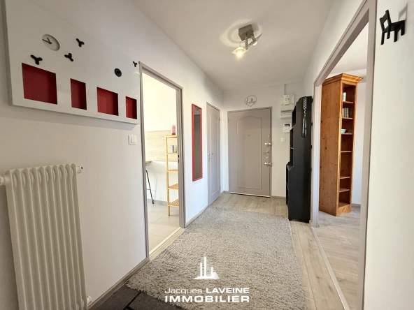 Spacieux appartement 5 pièces avec balcon au dernier étage à Metz Sablon 