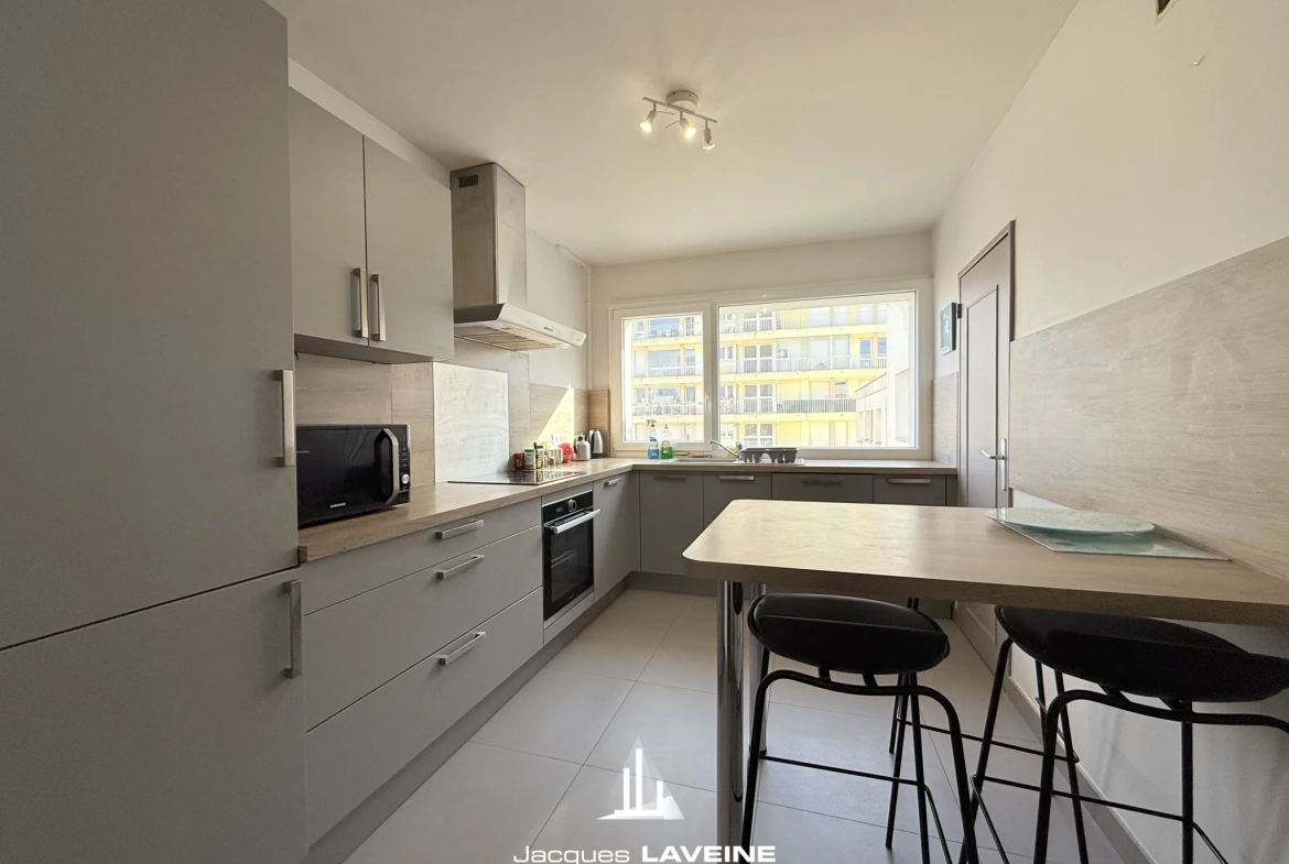 Spacieux appartement 5 pièces avec balcon au dernier étage à Metz Sablon 