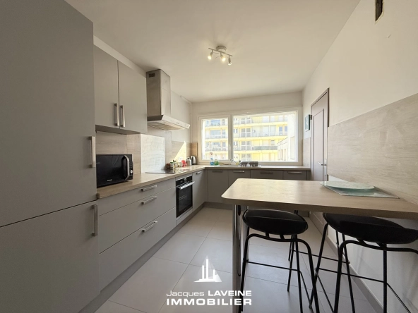Spacieux appartement 5 pièces avec balcon au dernier étage à Metz Sablon 