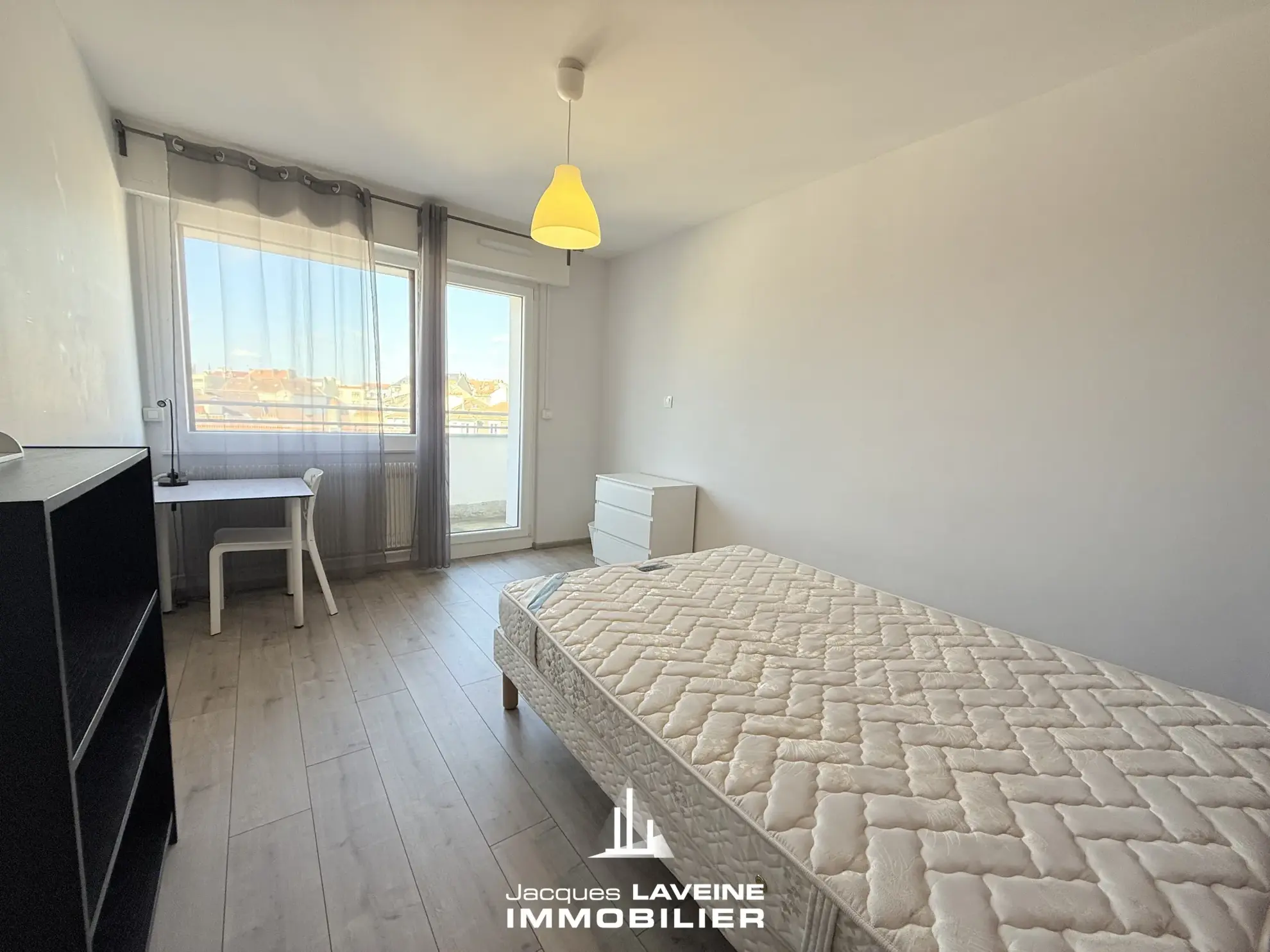 Spacieux appartement 5 pièces avec balcon au dernier étage à Metz Sablon 