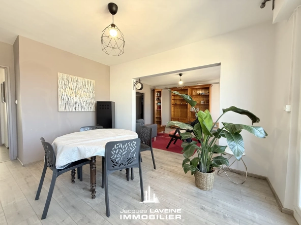 Spacieux appartement 5 pièces avec balcon au dernier étage à Metz Sablon 