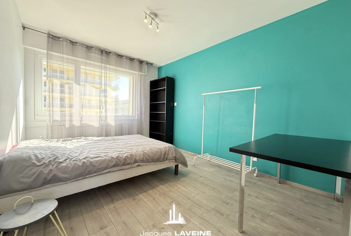 Spacieux appartement 5 pièces avec balcon au dernier étage à Metz Sablon 