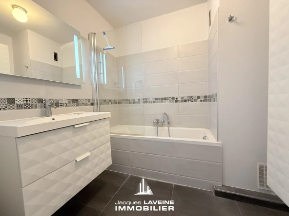 Spacieux appartement 5 pièces avec balcon au dernier étage à Metz Sablon 
