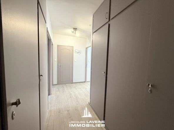 Spacieux appartement 5 pièces avec balcon au dernier étage à Metz Sablon 