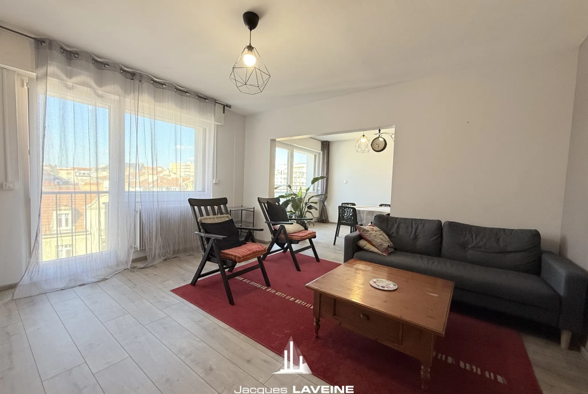 Spacieux appartement 5 pièces avec balcon au dernier étage à Metz Sablon 