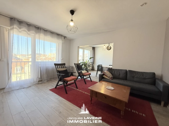 Spacieux appartement 5 pièces avec balcon au dernier étage à Metz Sablon 