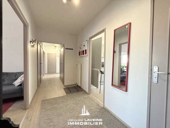 Spacieux appartement 5 pièces avec balcon au dernier étage à Metz Sablon 