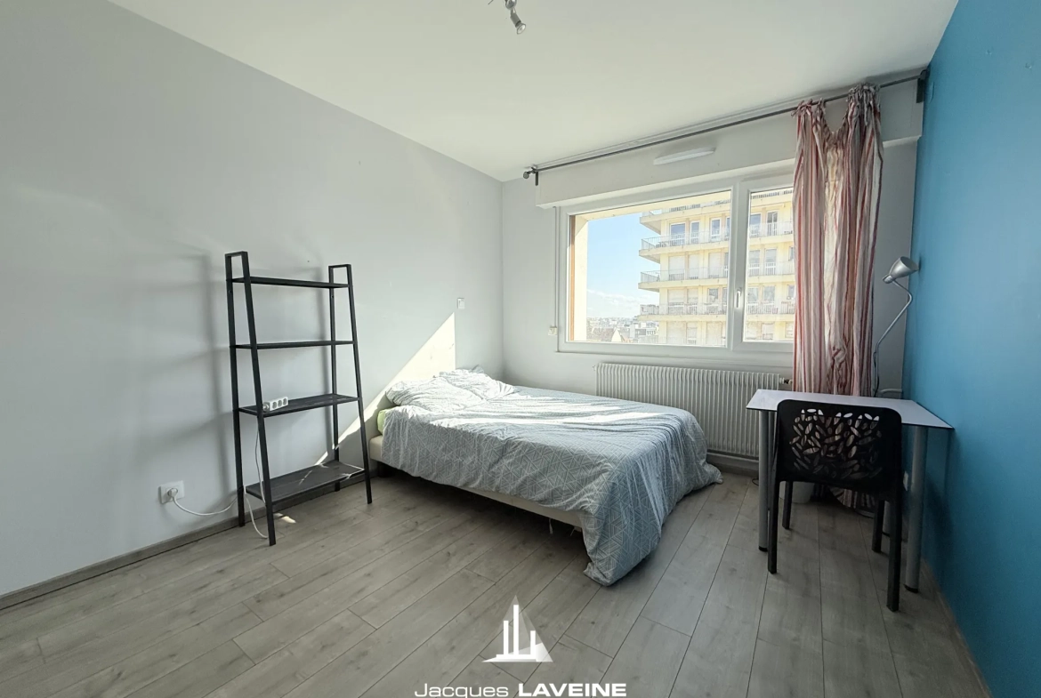 Spacieux appartement 5 pièces avec balcon au dernier étage à Metz Sablon 