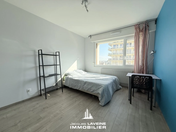 Spacieux appartement 5 pièces avec balcon au dernier étage à Metz Sablon 