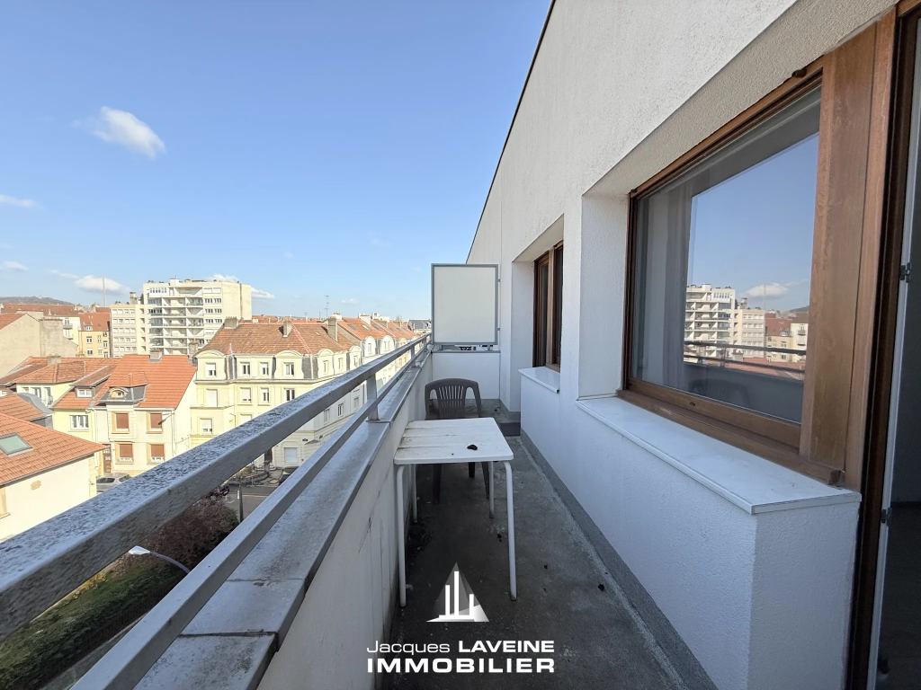 Spacieux appartement 5 pièces avec balcon au dernier étage à Metz Sablon