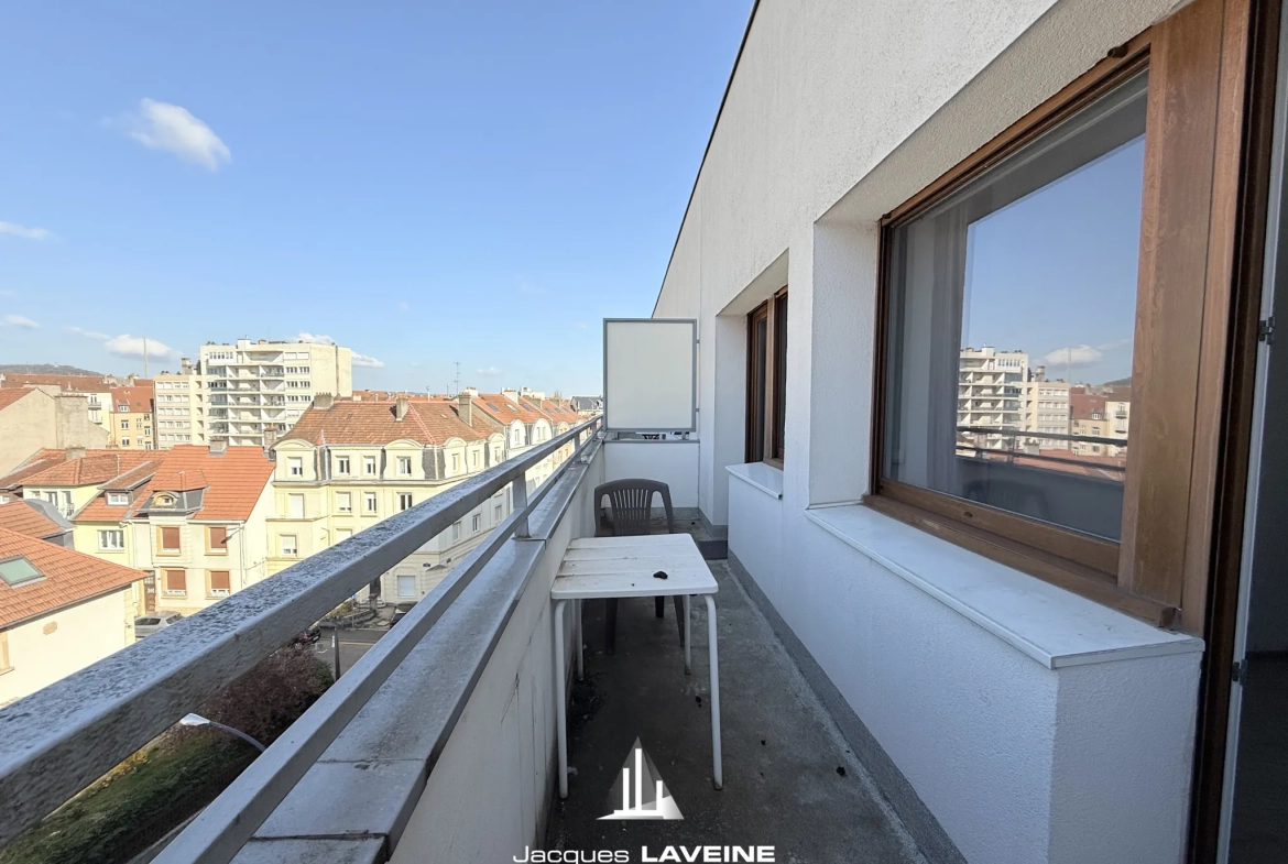 Spacieux appartement 5 pièces avec balcon au dernier étage à Metz Sablon 