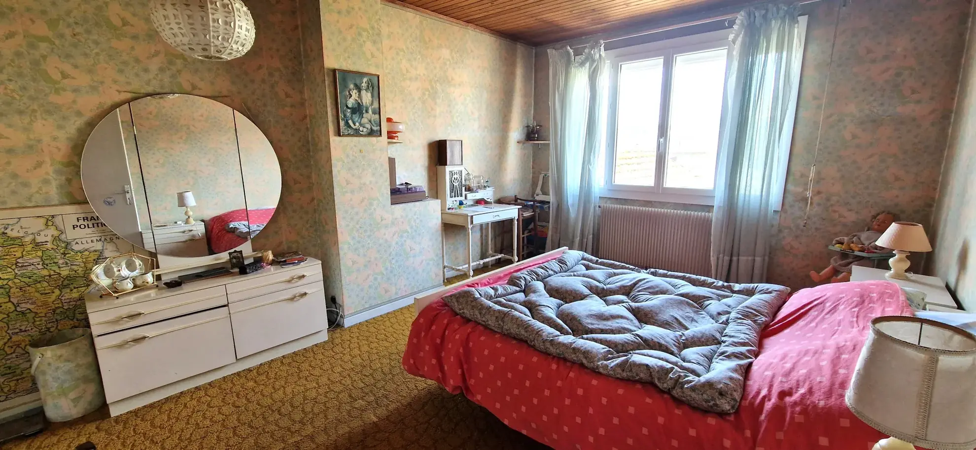 Maison de village en pierres à Saint-Symphorien avec garage et jardin 