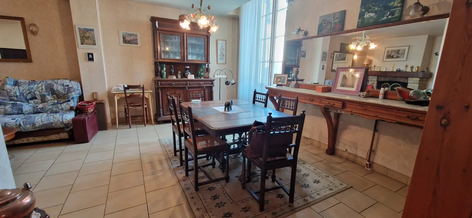 Maison de village en pierres à Saint-Symphorien avec garage et jardin 