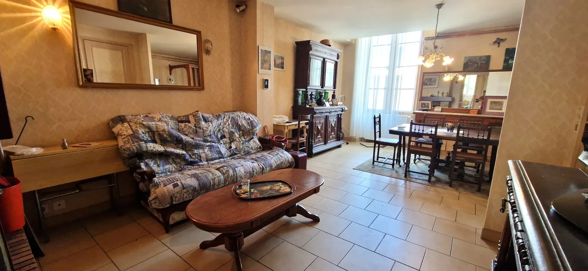 Maison de village en pierres à Saint-Symphorien avec garage et jardin 