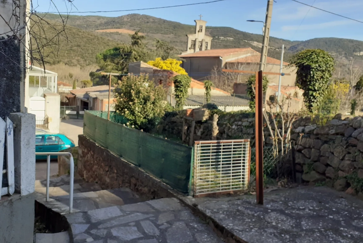 Maison de village avec deux habitations, terrasse et jardin à Le Bousquet d'Orb 