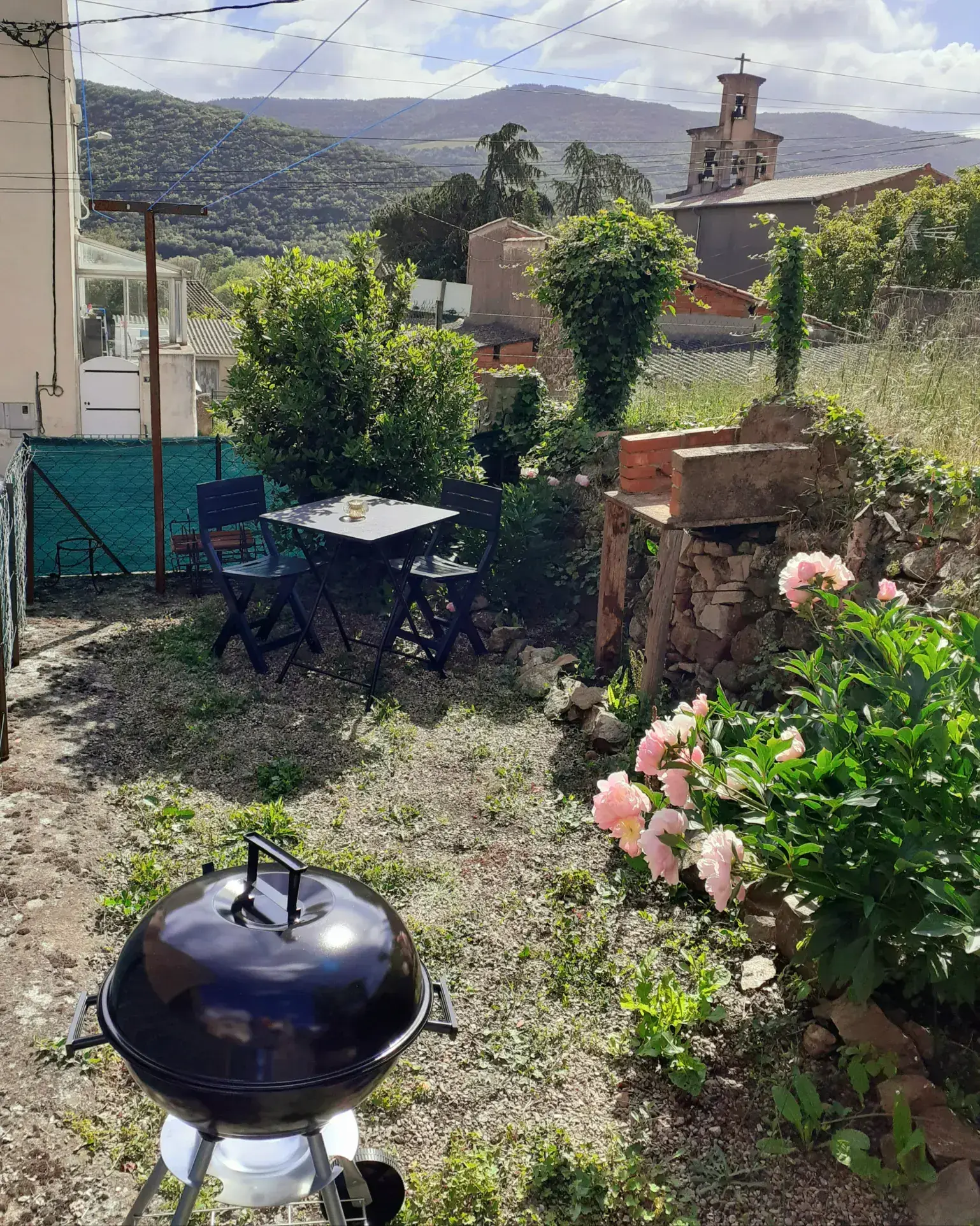 Maison de village avec deux habitations, terrasse et jardin à Le Bousquet d'Orb 