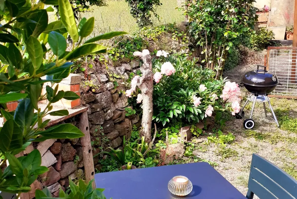 Maison de village avec deux habitations, terrasse et jardin à Le Bousquet d'Orb 