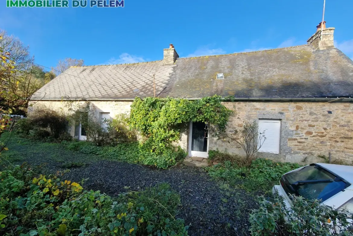 Maison en pierre de 78 m² avec dépendance et grand terrain à Kerien 