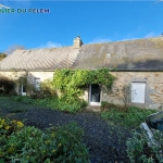 Maison en pierre de 78 m² avec dépendance et grand terrain à Kerien