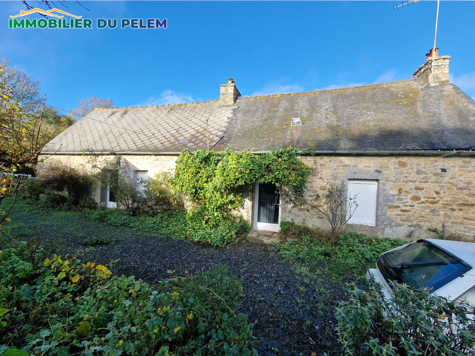 Maison en pierre de 78 m² avec dépendance et grand terrain à Kerien 
