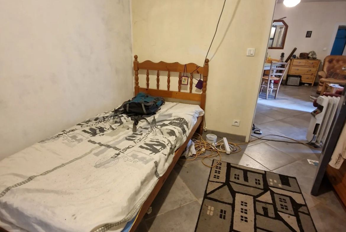 Maison en pierre de 78 m² avec dépendance et grand terrain à Kerien 