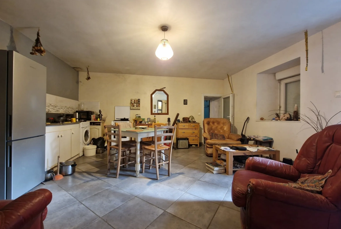 Maison en pierre de 78 m² avec dépendance et grand terrain à Kerien 