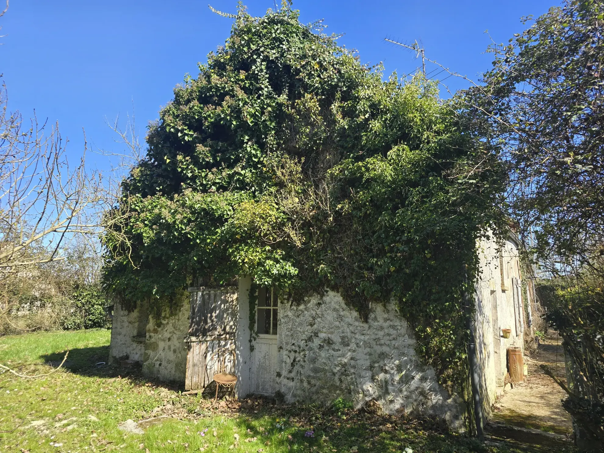 Charmante longère à rénover à Beton-Bazoches, terrain de 4000 m² 