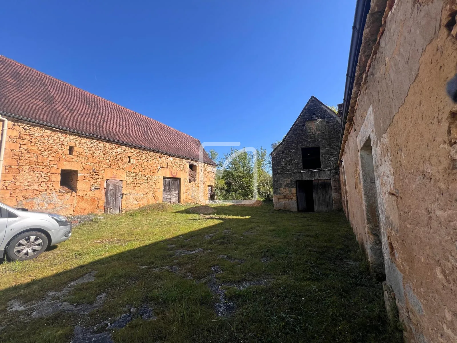 Corps de Ferme à Rénover avec Potentiel à Sarlat, Dordogne 