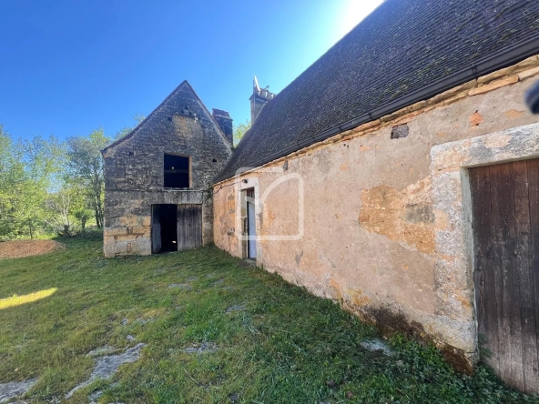 Corps de Ferme à Rénover avec Potentiel à Sarlat, Dordogne 