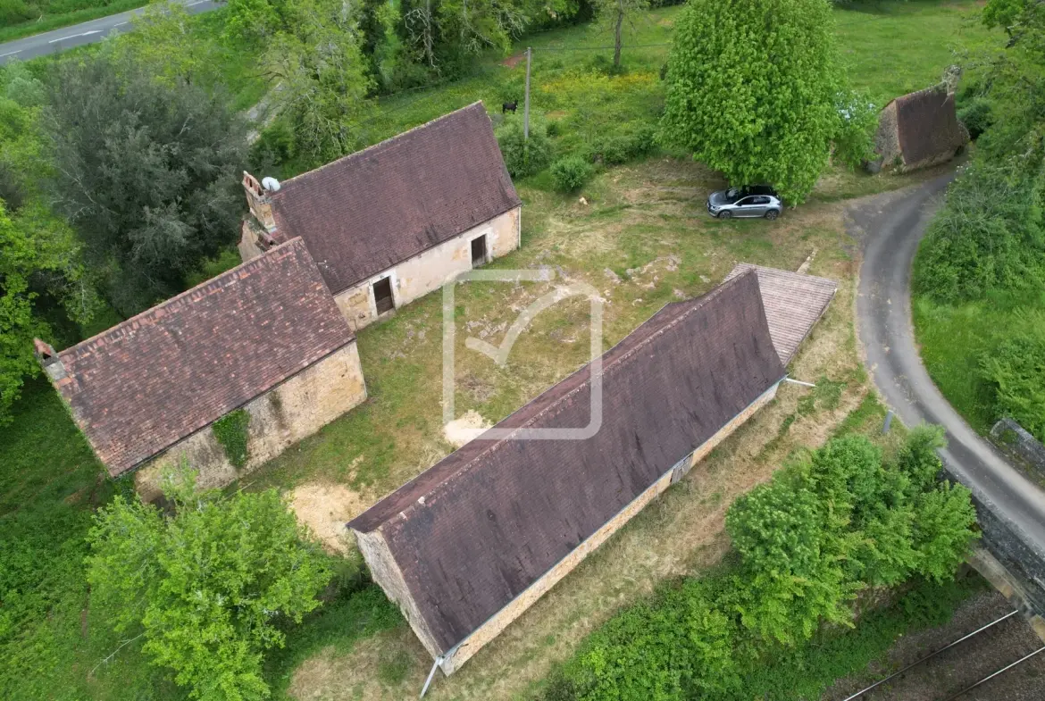 Corps de Ferme à Rénover avec Potentiel à Sarlat, Dordogne 