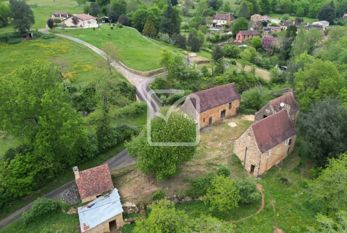 Corps de Ferme à Rénover avec Potentiel à Sarlat, Dordogne 